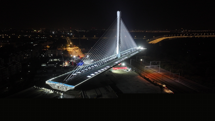 轉體后_副本.jpg 轉體后_副本.jpg